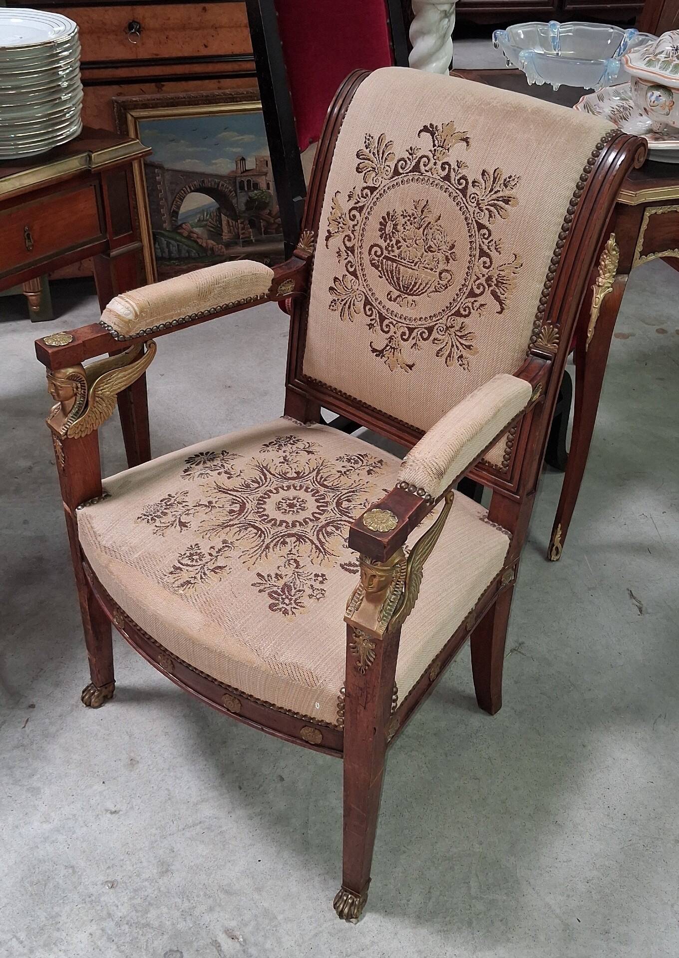 Fauteuil époque Empire en acajou à têtes d'égyptiennes, début XIXe siècle