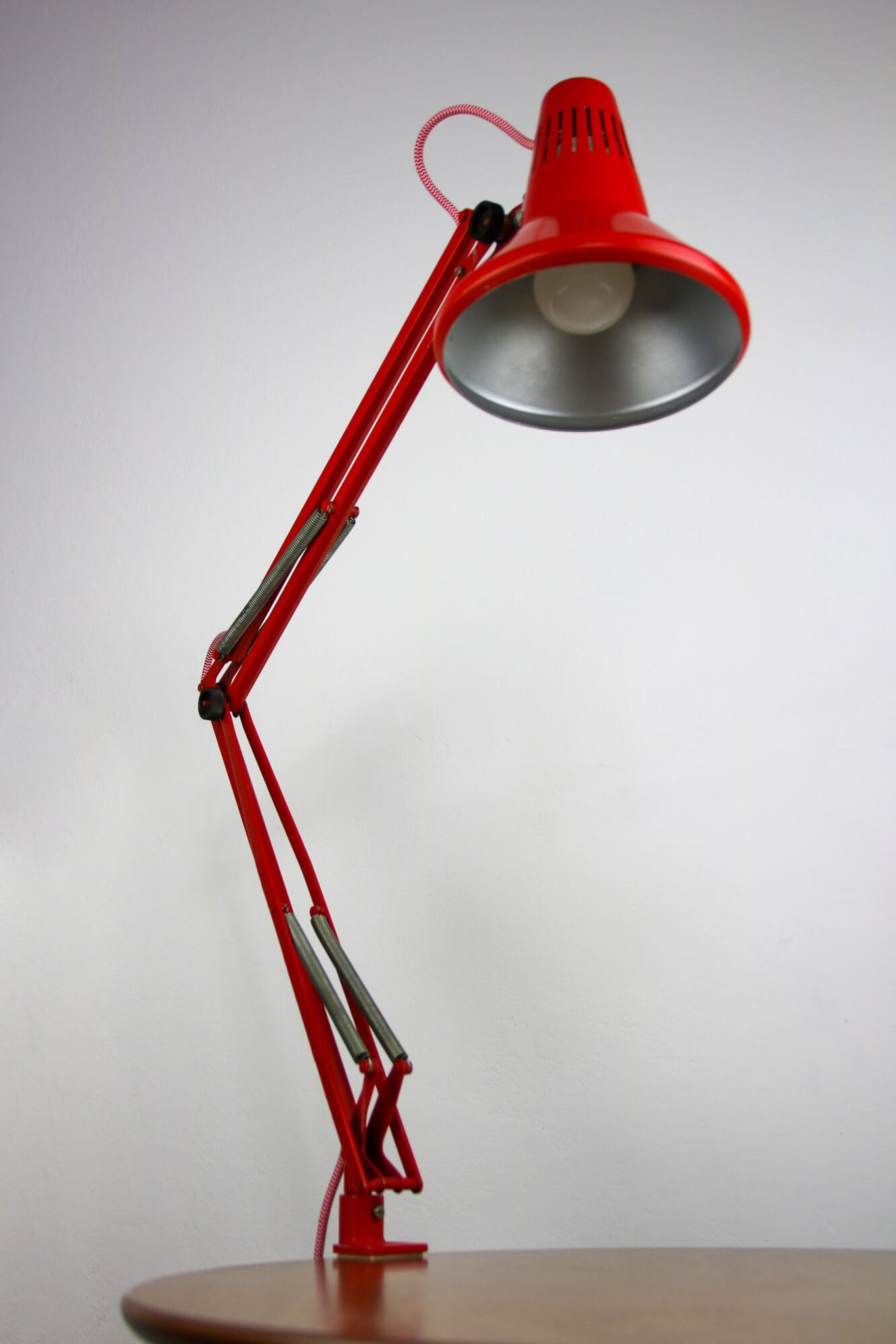 Lampe de table rouge réglable en achitect par Tep, années 1970