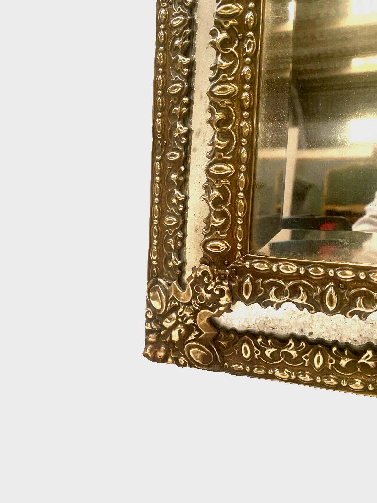 Miroir a parcloses en cuivre repoussé XIX siècle