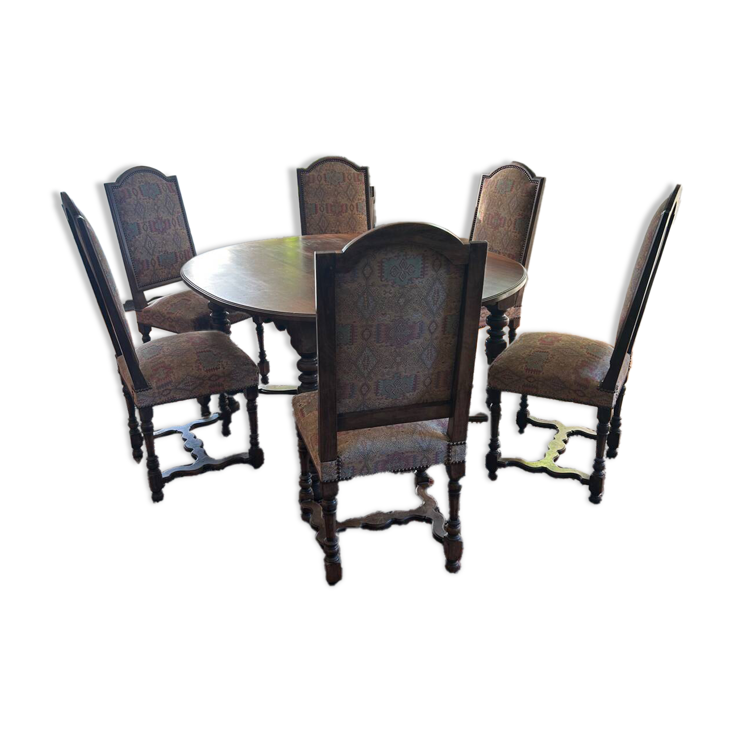 Solid oak dining table and 6 matching chairs.