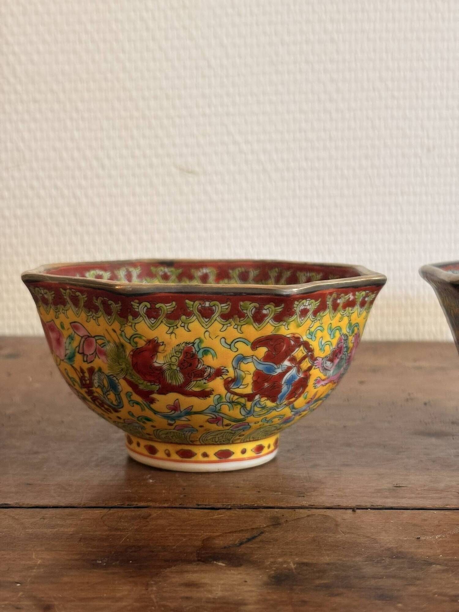 Porcelain Bowls Yellow Family Wancai Chinese Lions Shi Mun Shou Jingdezhen
