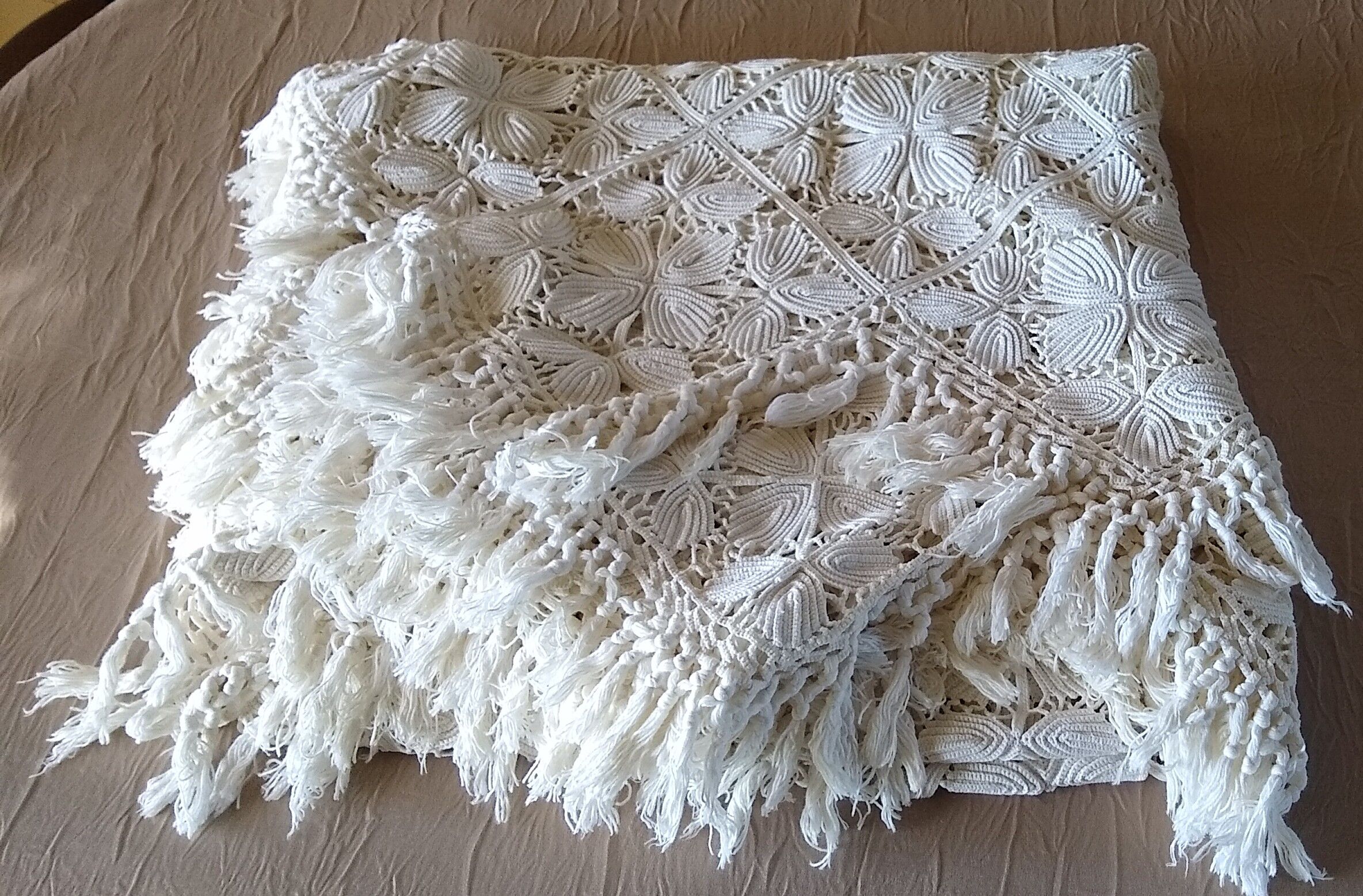 Scalloped bed top in crocheted ecru cotton