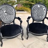 Old armchairs completely restored in a traditional way