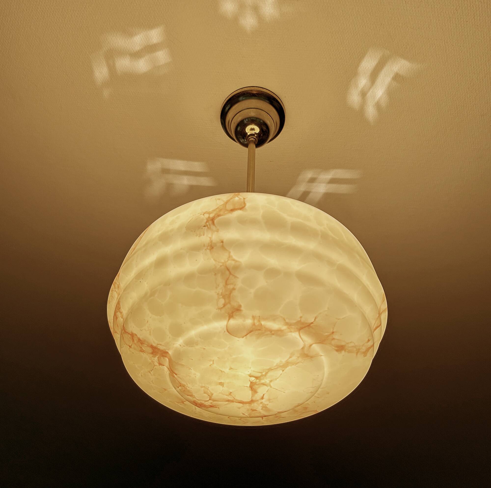 Suspension Art Déco en verre marbré