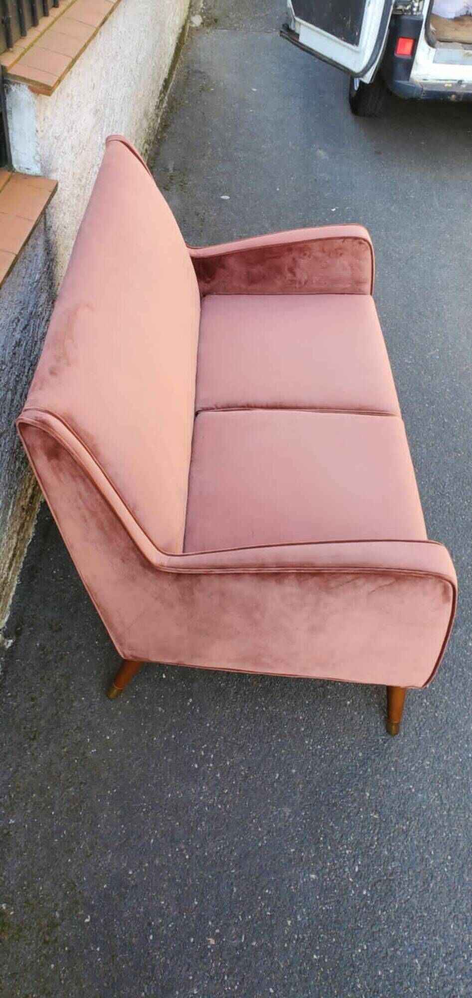 canapé 2 place en nubuck style 1950/60 pieds inclinés