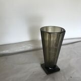 Vase en verre noir