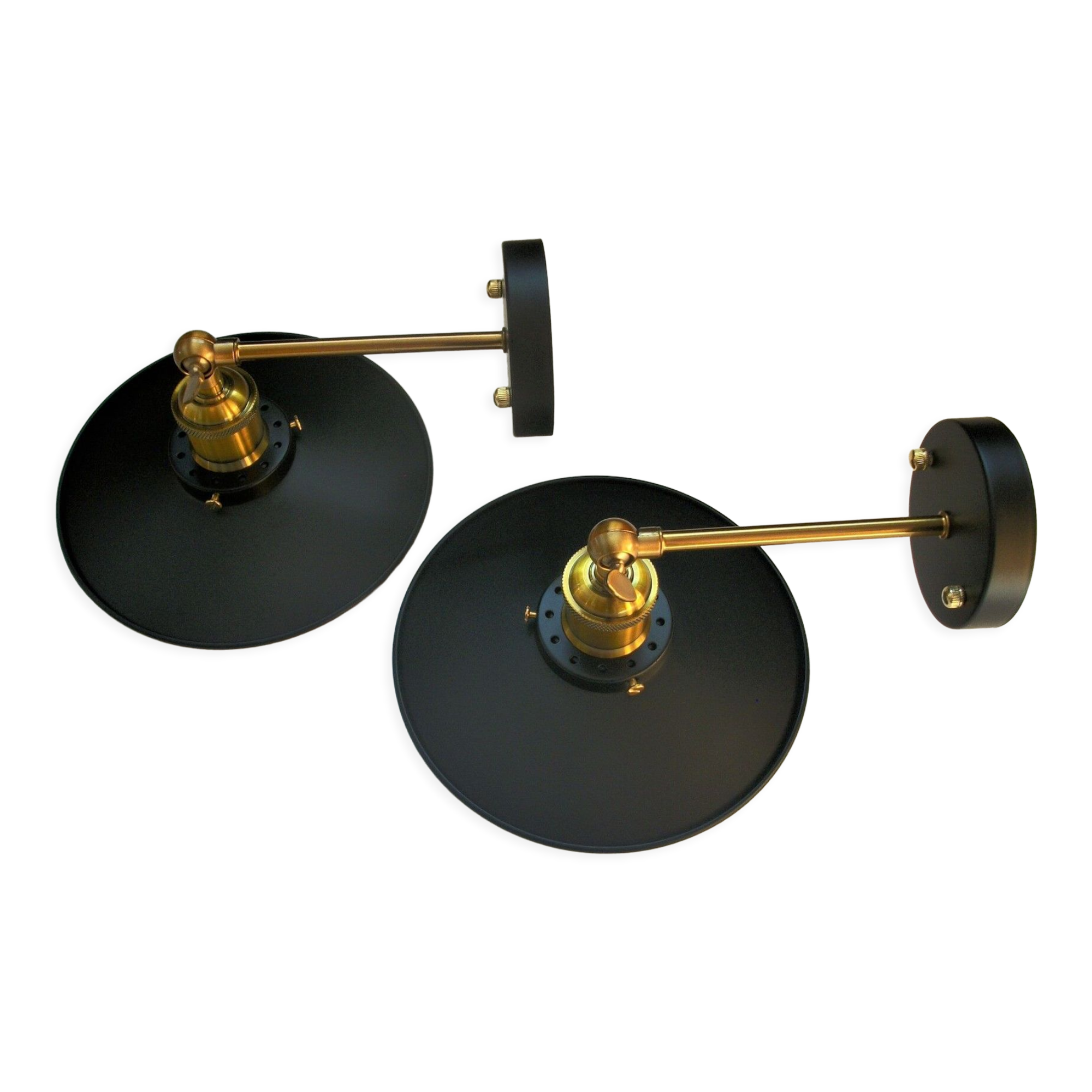 Pair of metal wall lamps in black and bronze color