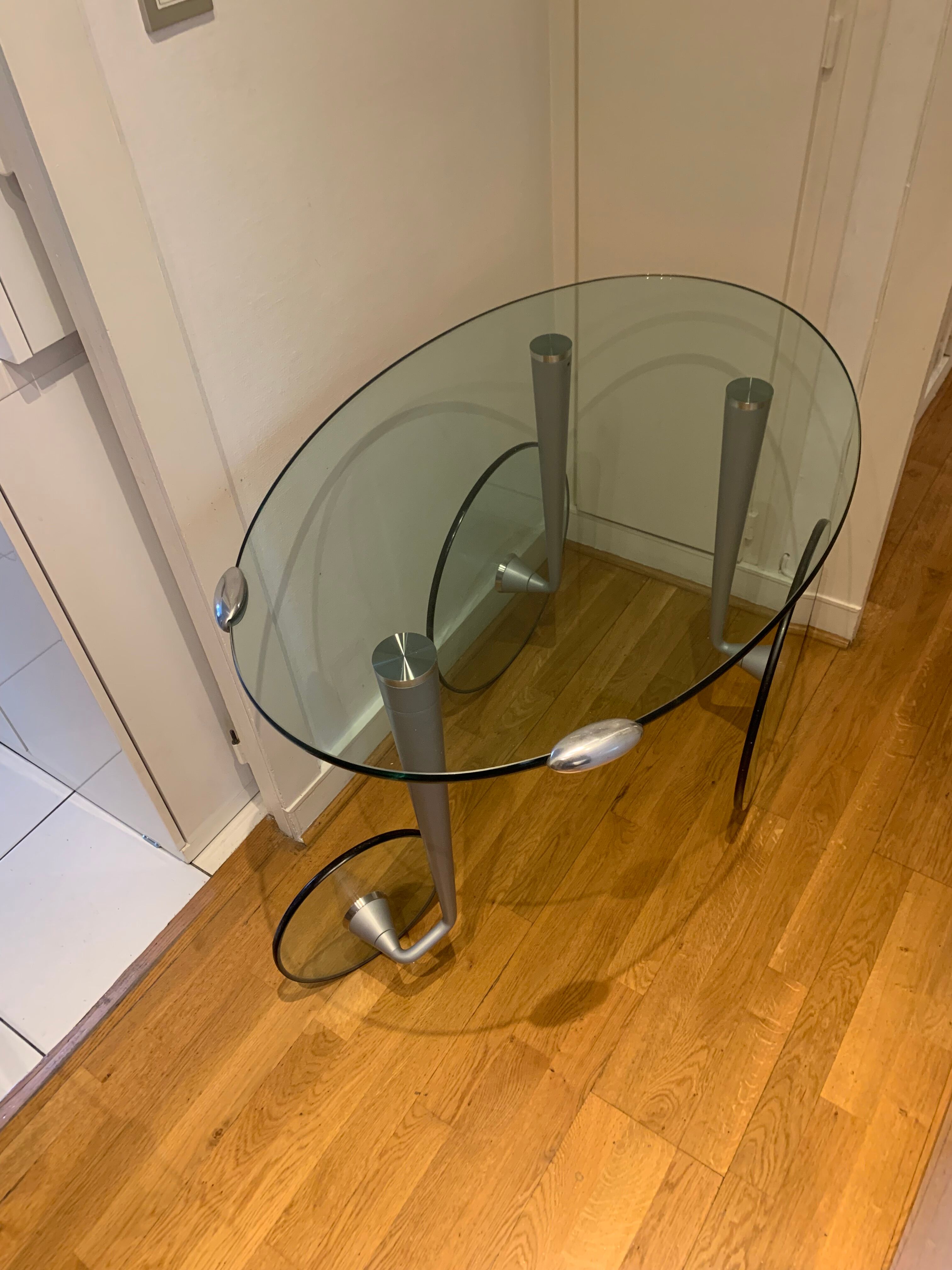 Table d’appoint design en verre et métal