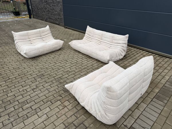 Ligne Roset Togo 3 places et 2 x 2 places en velours côtelé beige