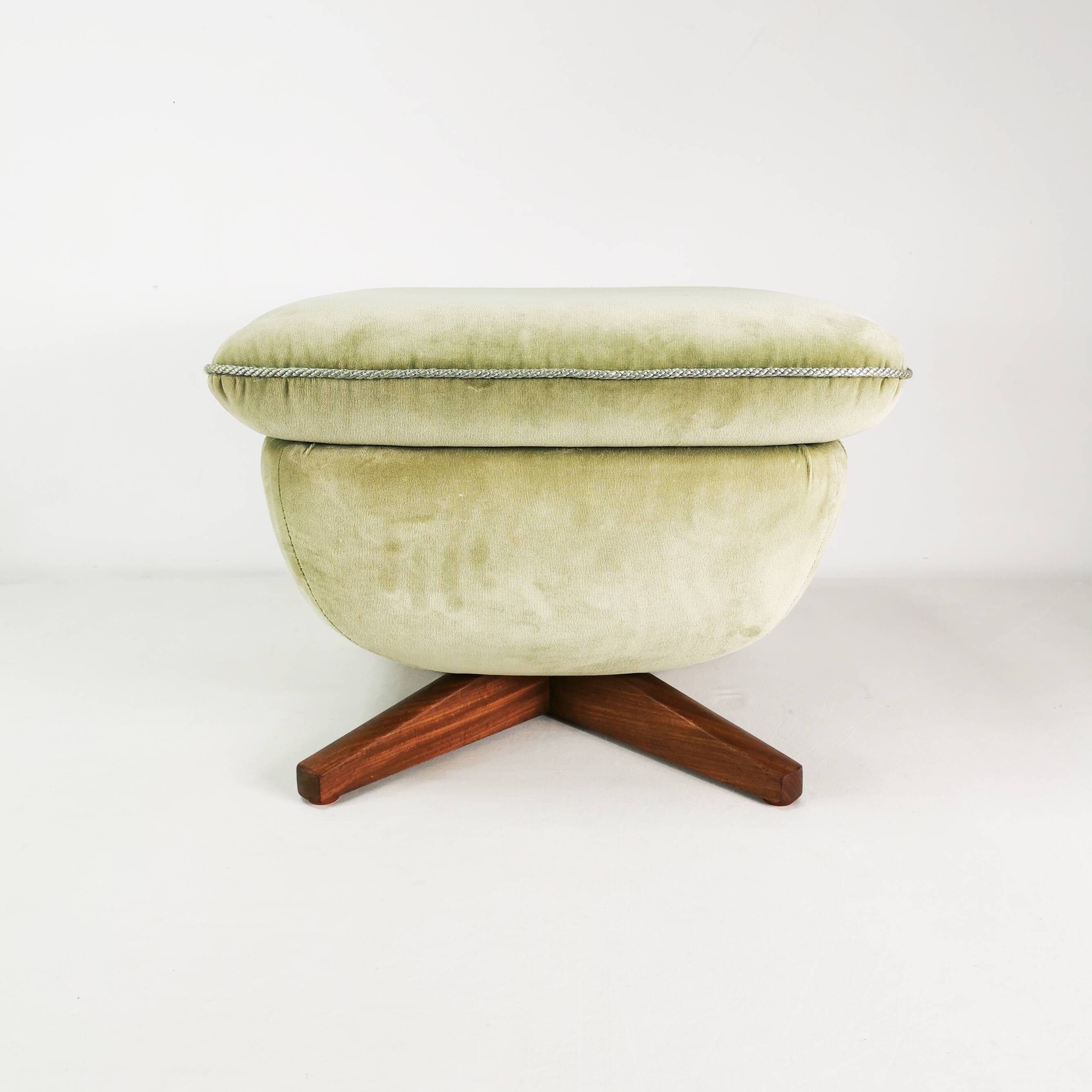Pouf du milieu du siècle, Parker Knoll, Royaume-Uni, années 1960.