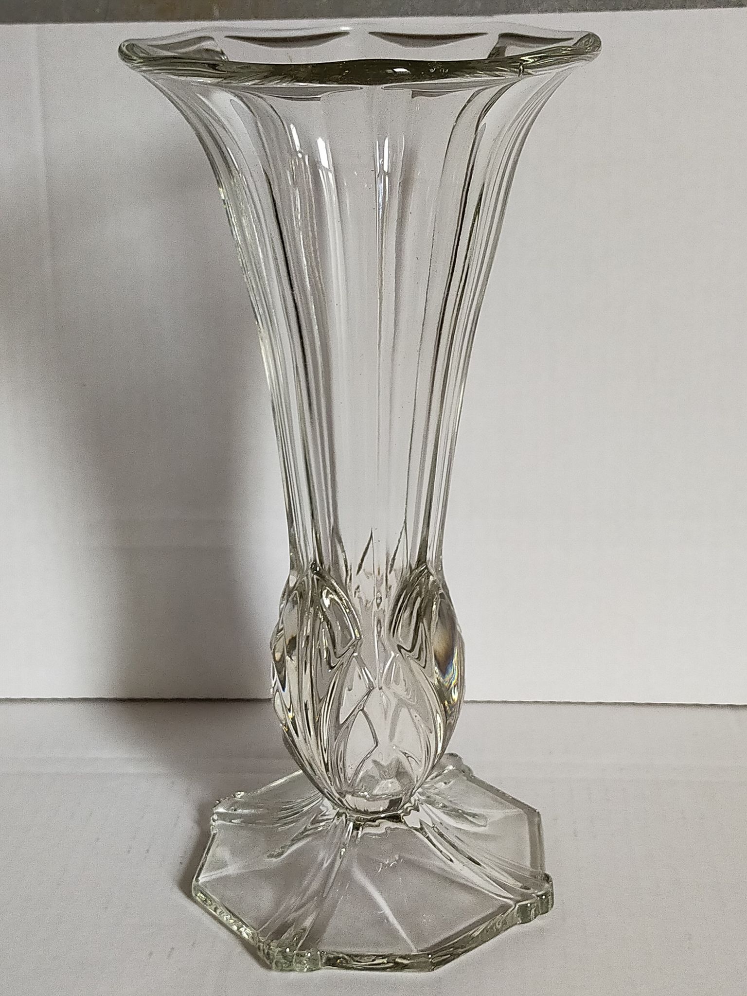 Art-Deco high foot vase in molded crystal early twentieth century
