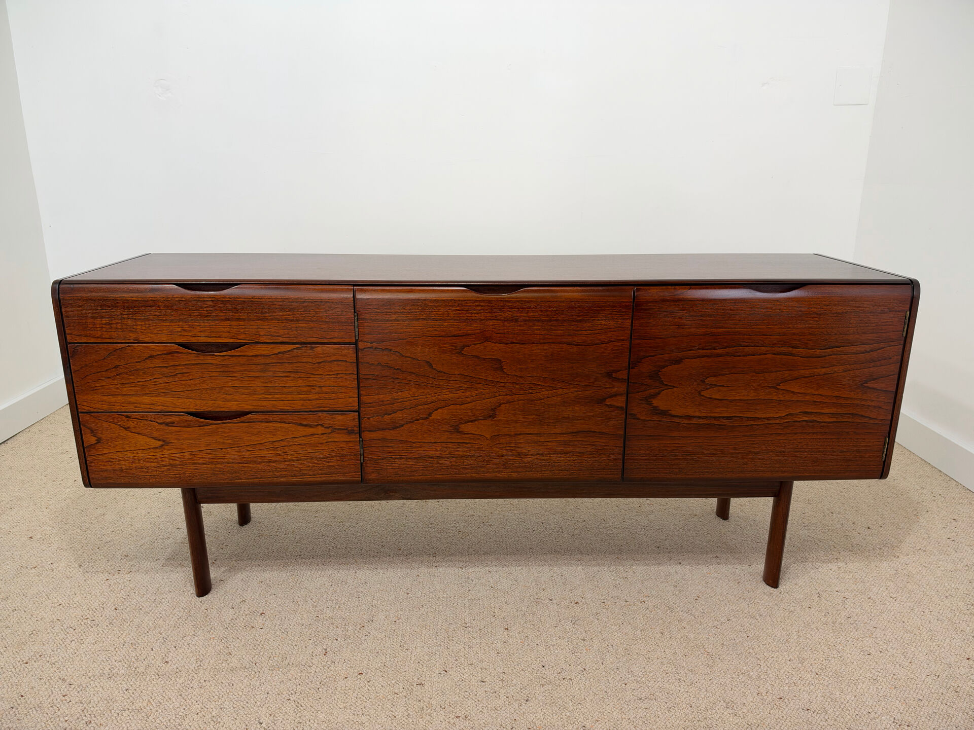 Enfilade in rosewood by White & Newton – 1960s