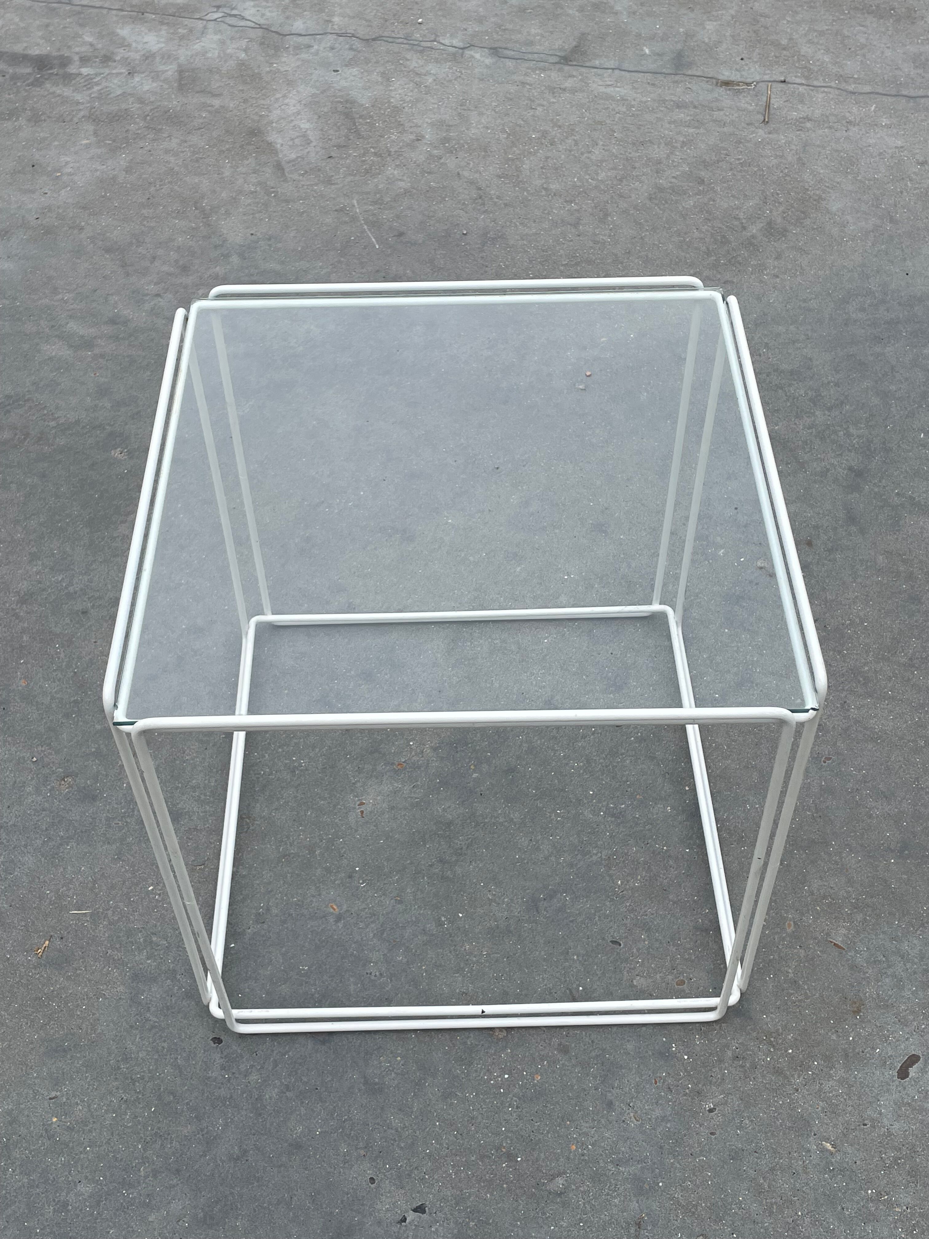 Pull out tables design Max Sauze, édited by Iscocèle