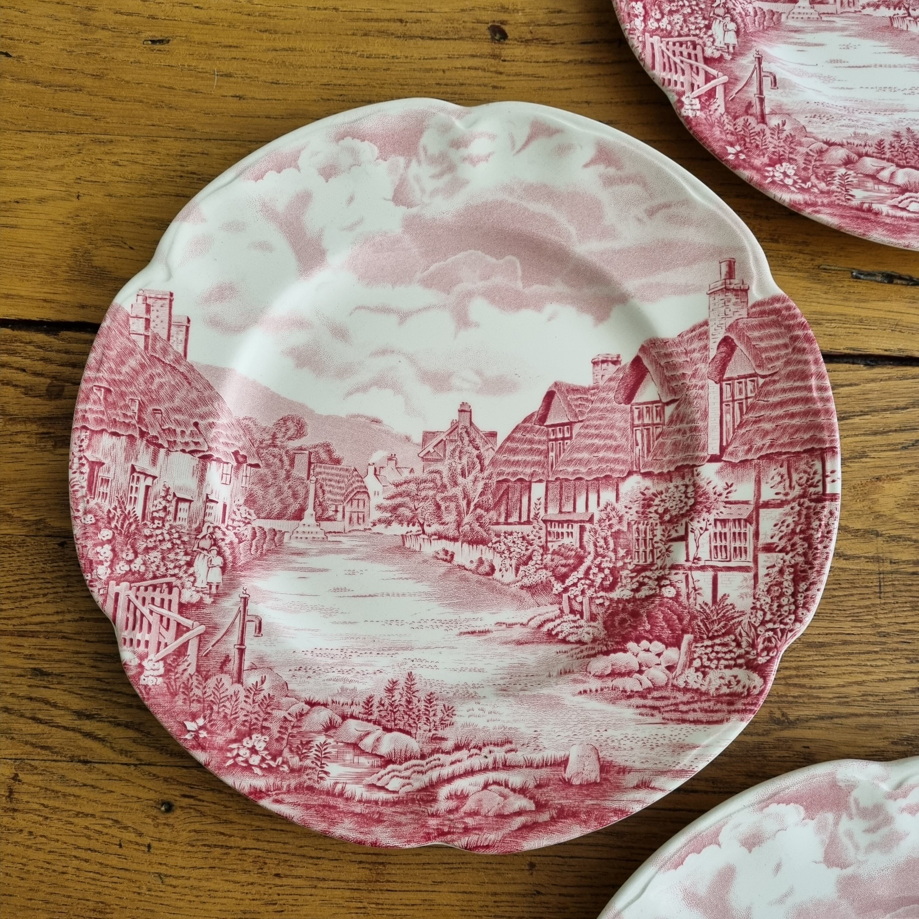 Flat plates in vintage English porcelain