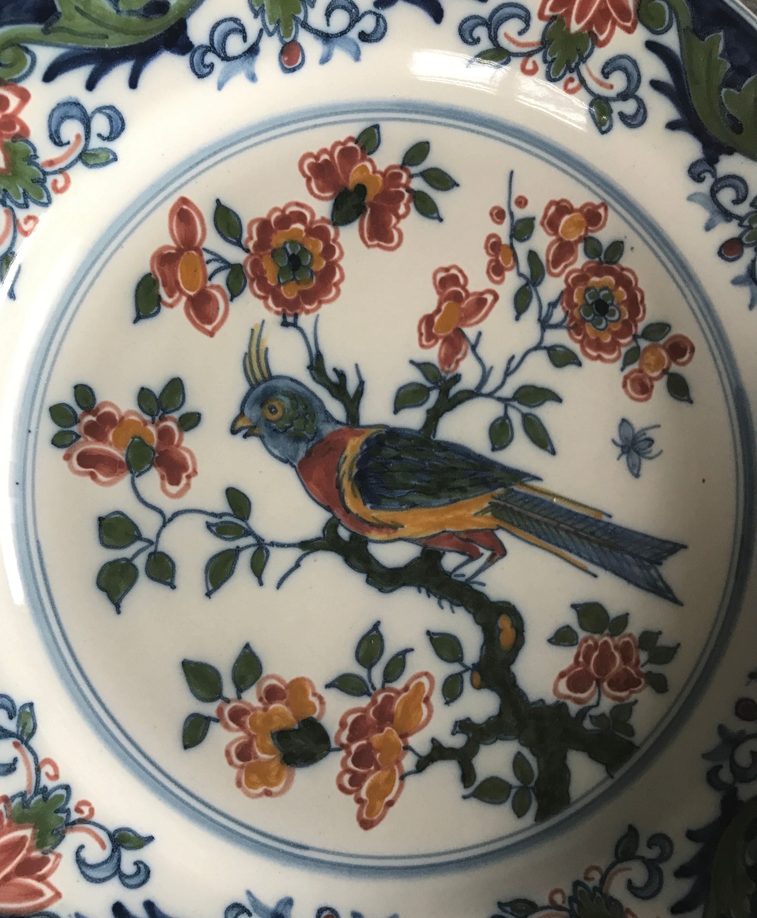 Wall plate in earthenware decorated with painting of flowers and bird 28 cm