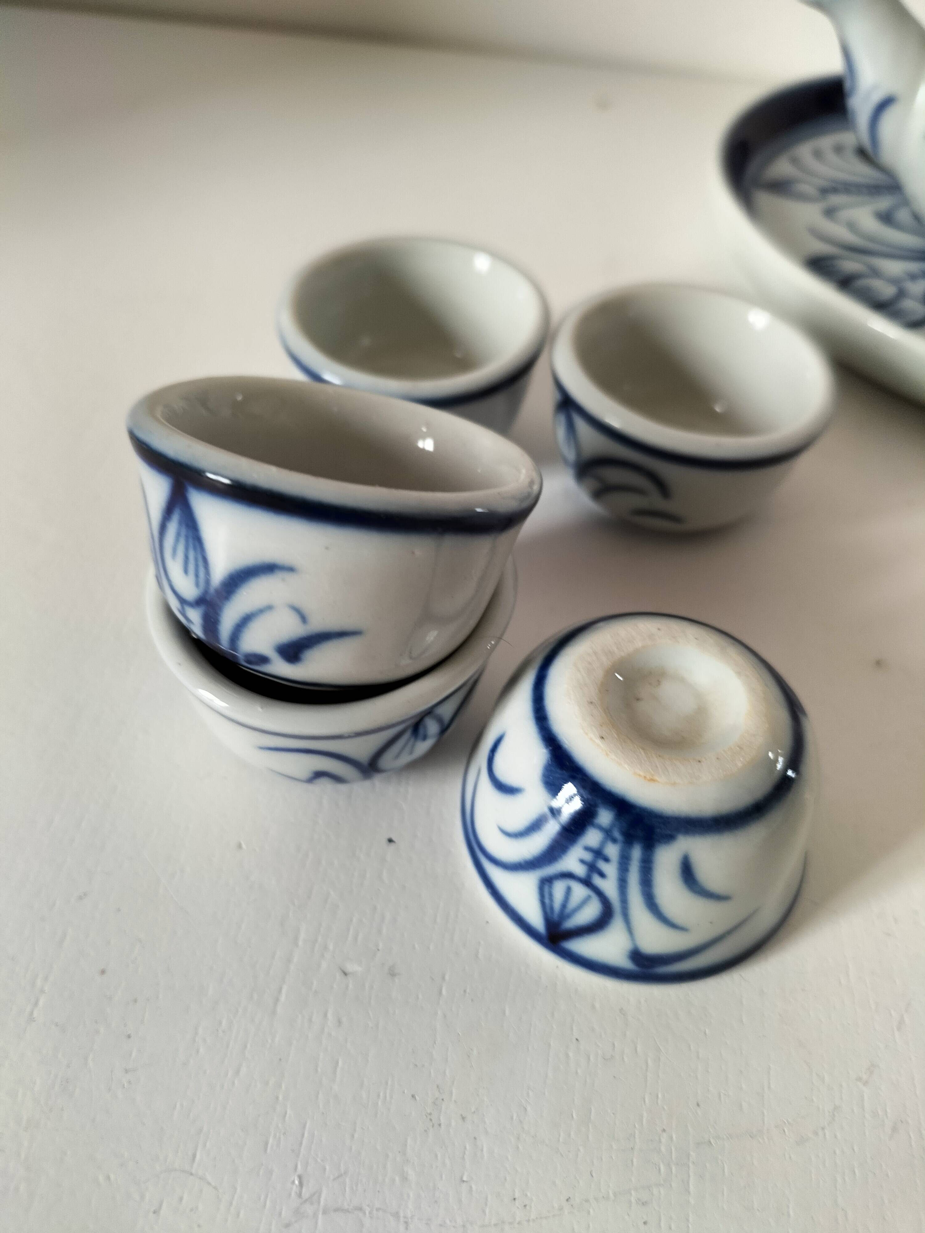 Small blue and white sake set – teapot, 5 cups and tray.