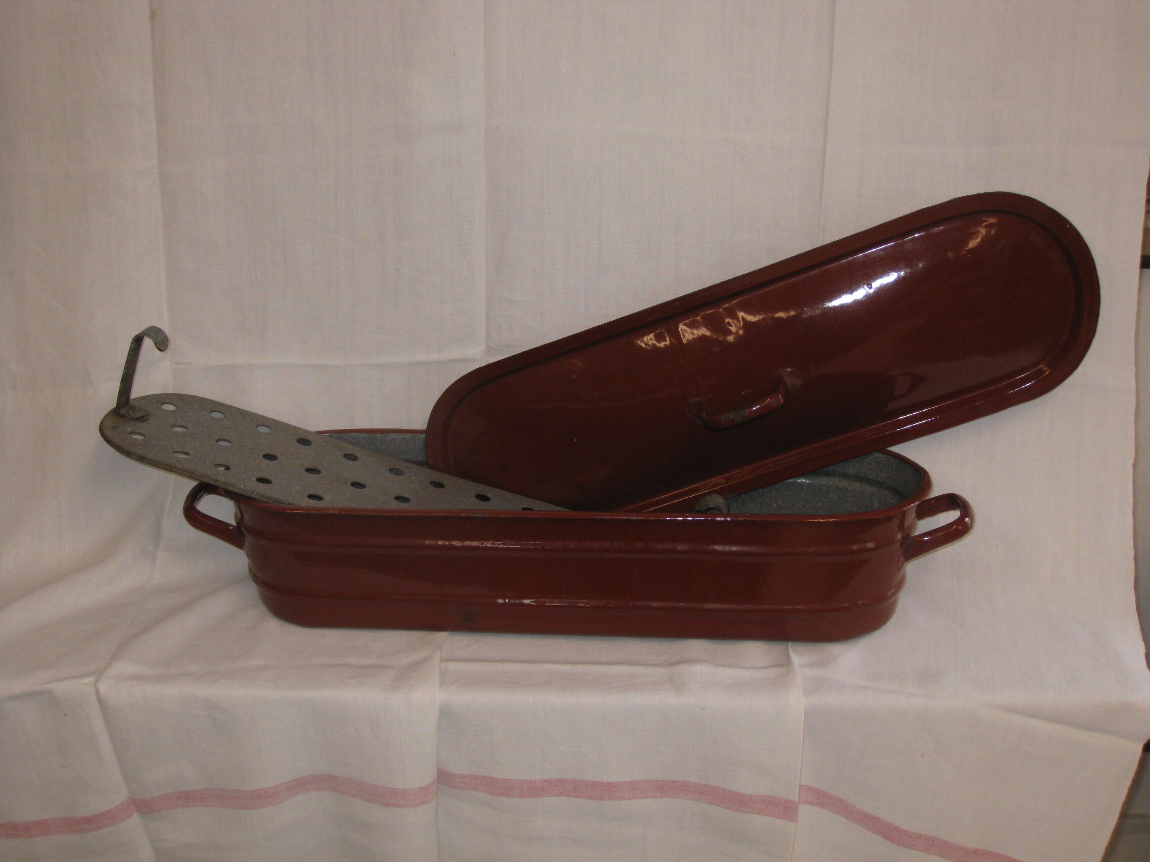 Poissonnière enameled metal