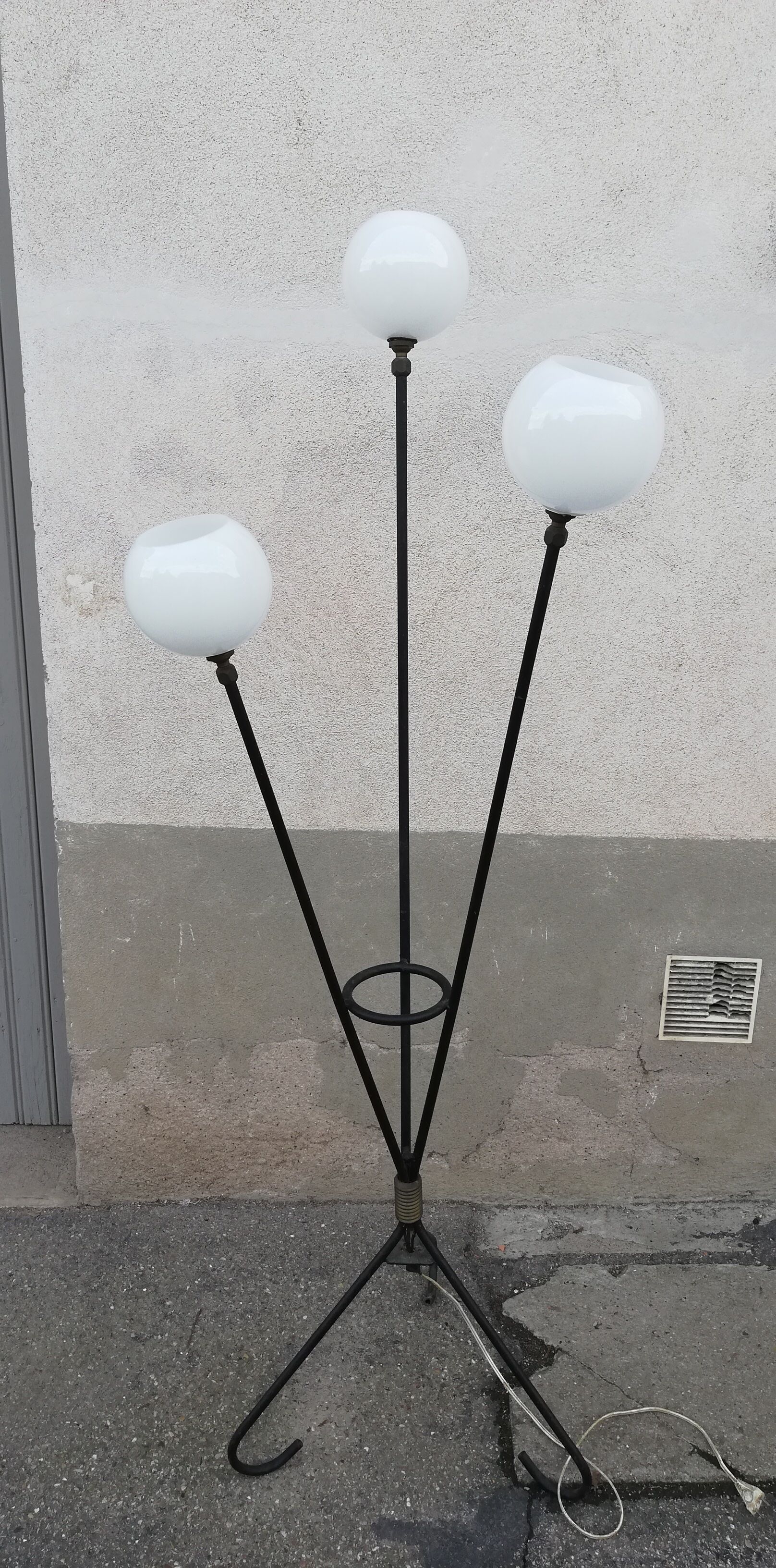 Vintage 3-spoke floor lamp