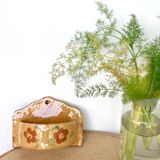 Empty pocket, soap holder wall