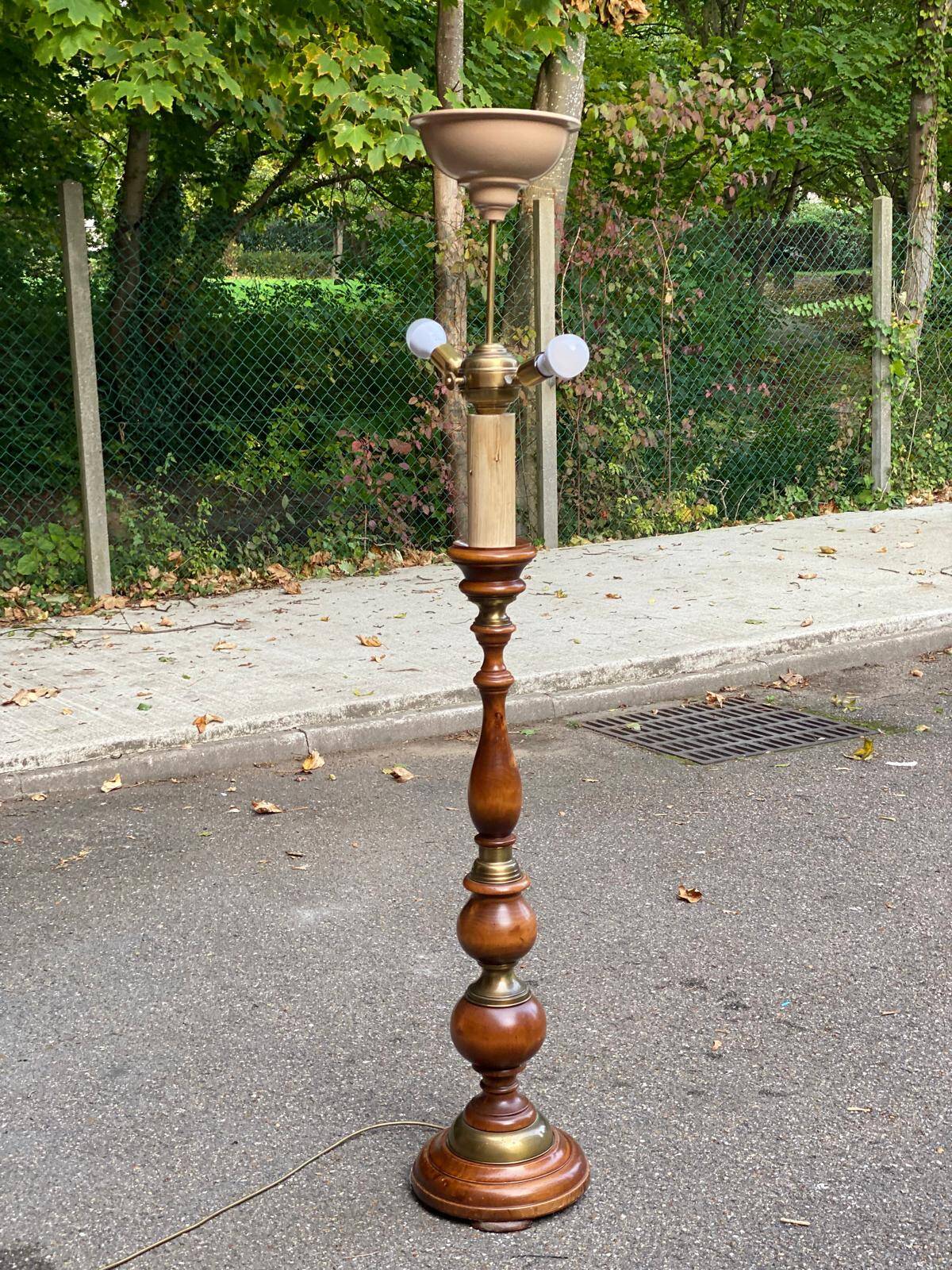 Art Deco floor lamp in solid wood and gilded brass