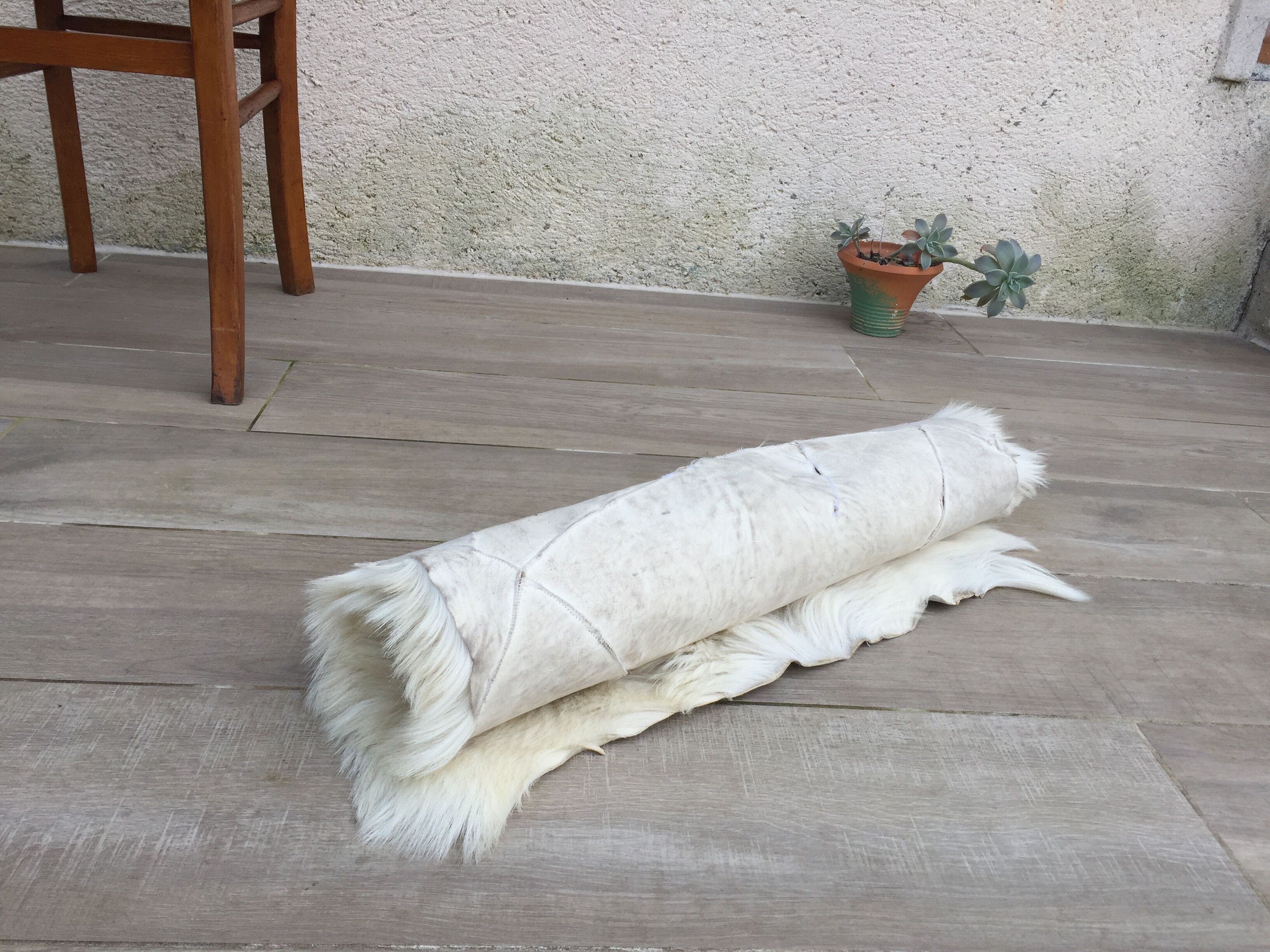 Vintage white skin carpet - 60 x 125cm