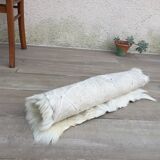 Vintage white skin carpet - 60 x 125cm