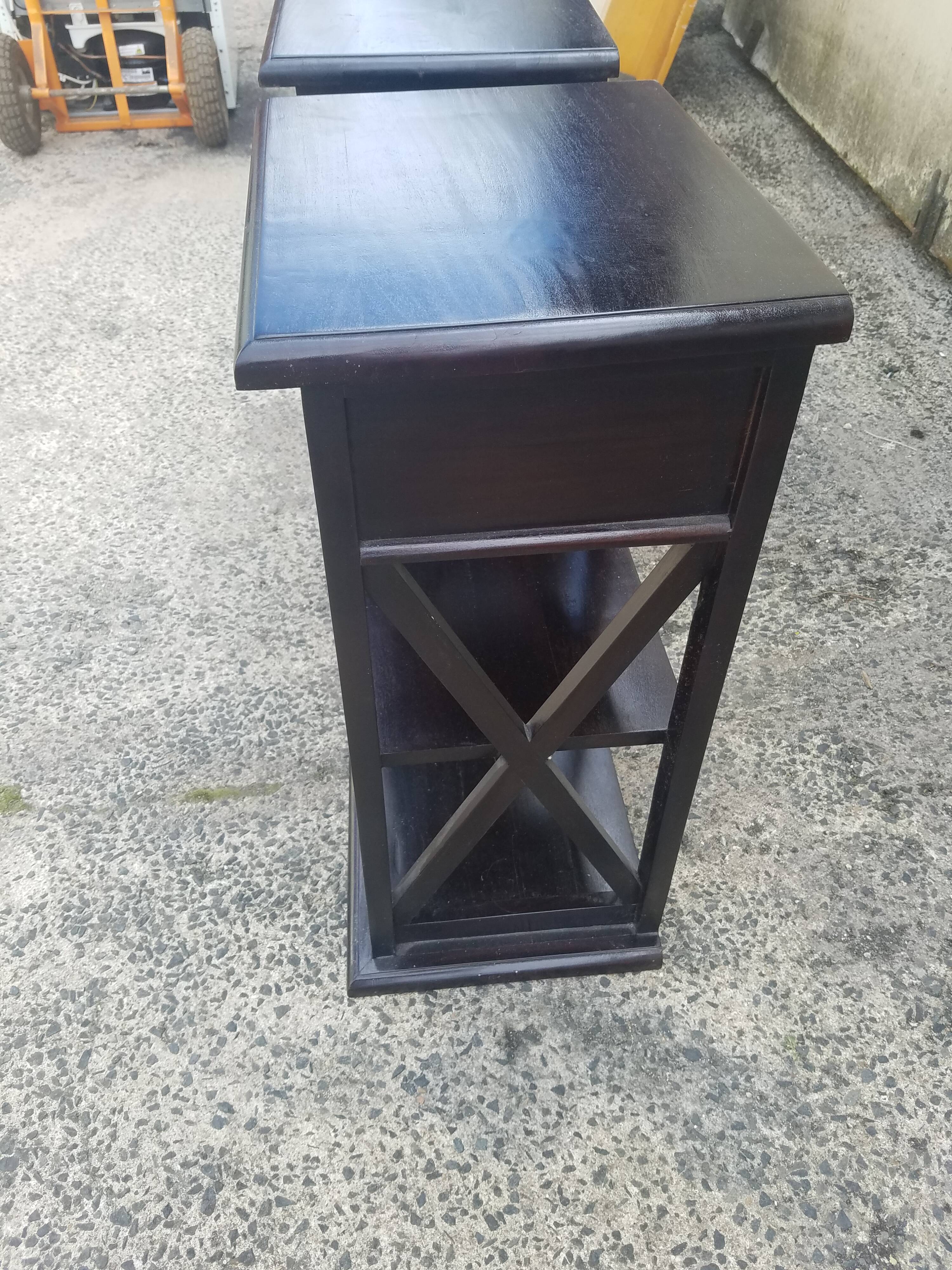 Paires de tables de chevet