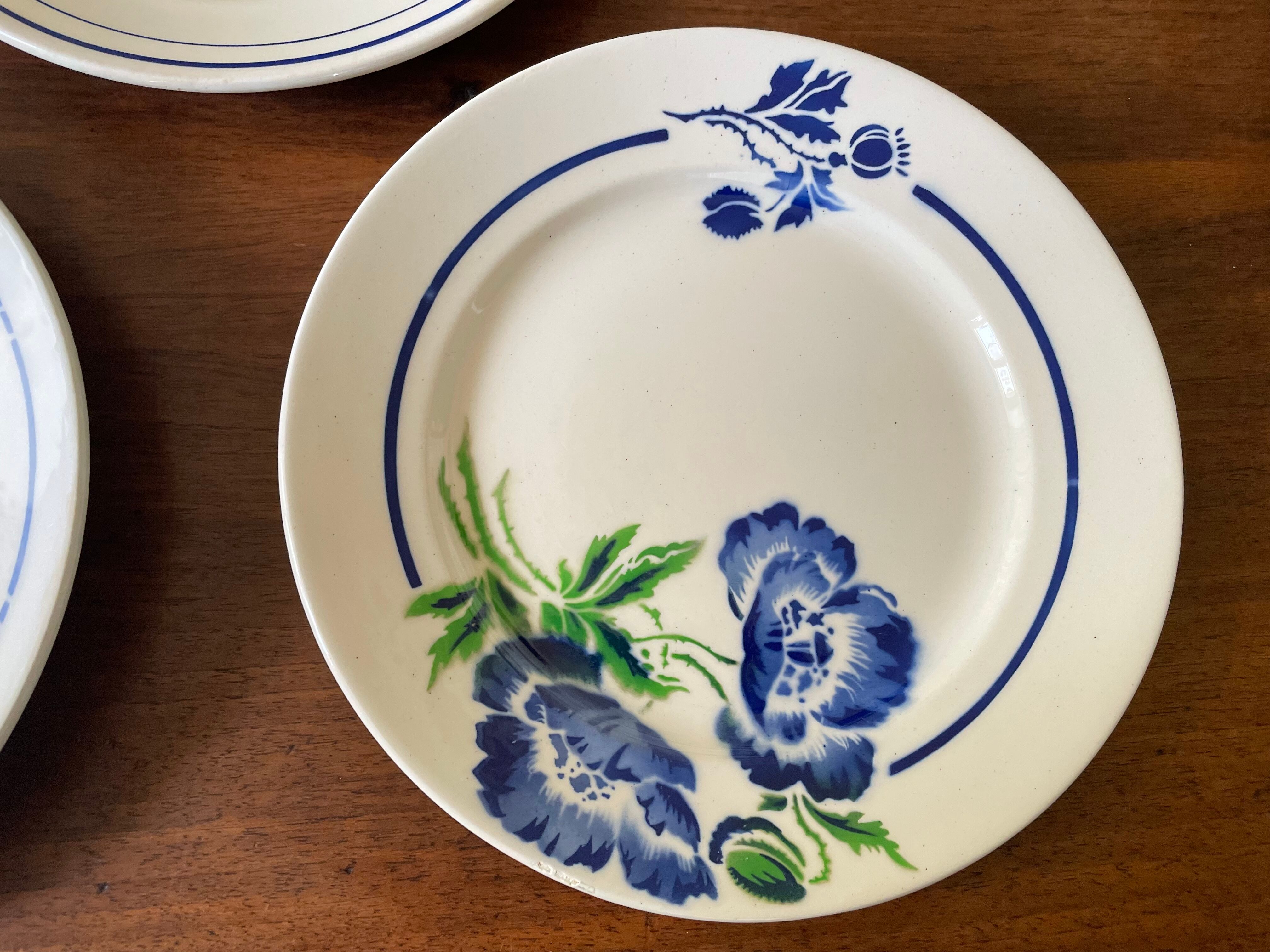Set of 4 flat plates mismatched