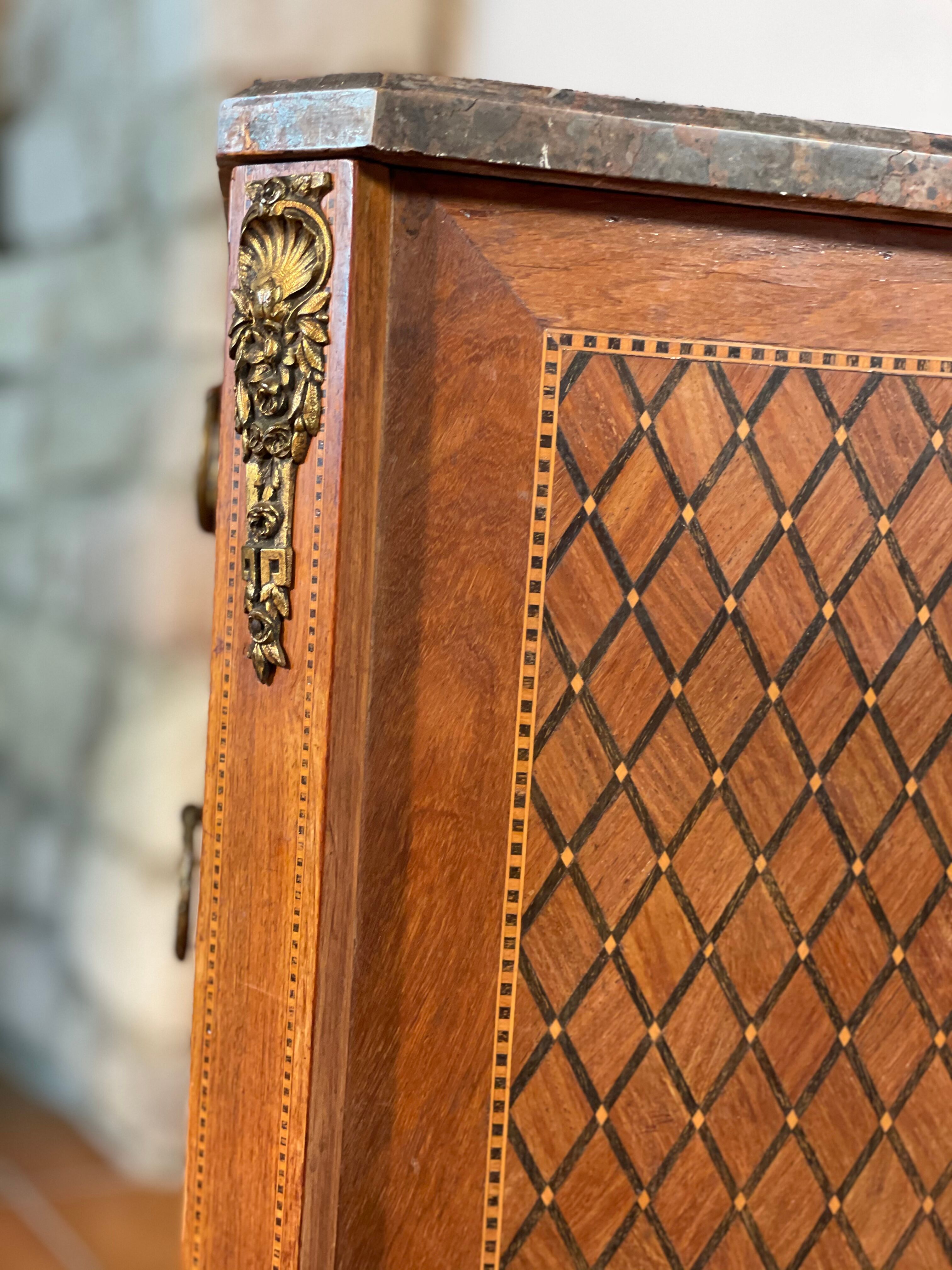 Commode antique avec intarsia &plateau en marbre