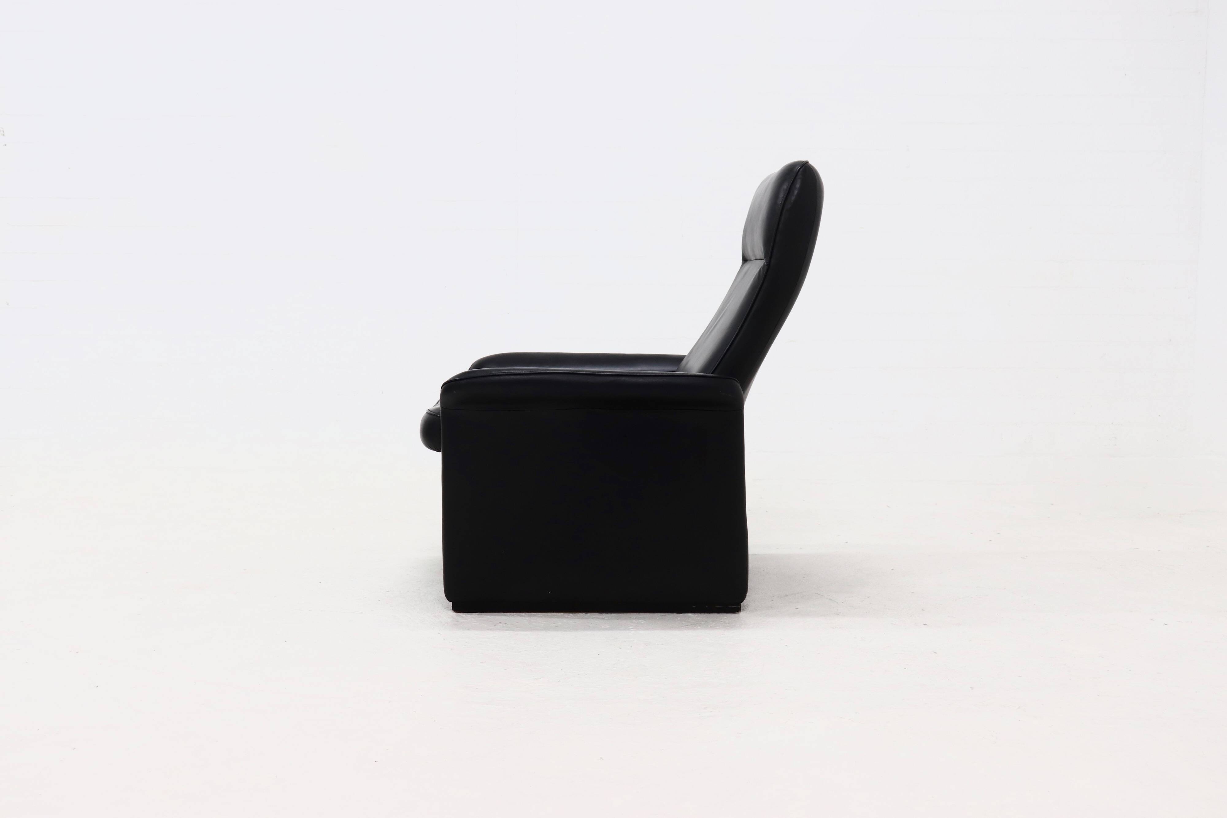 DS50 black leather lounge chair by De Sede Switzerland 1980s