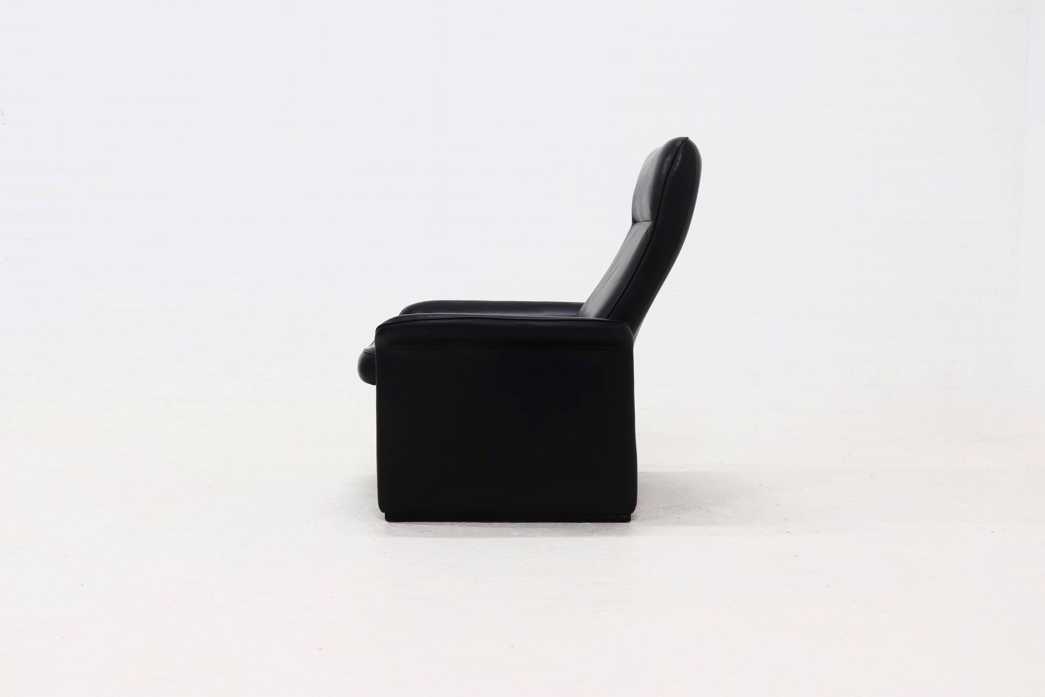 Fauteuil de salon DS50 en cuir noir par De Sede Suisse années 1980