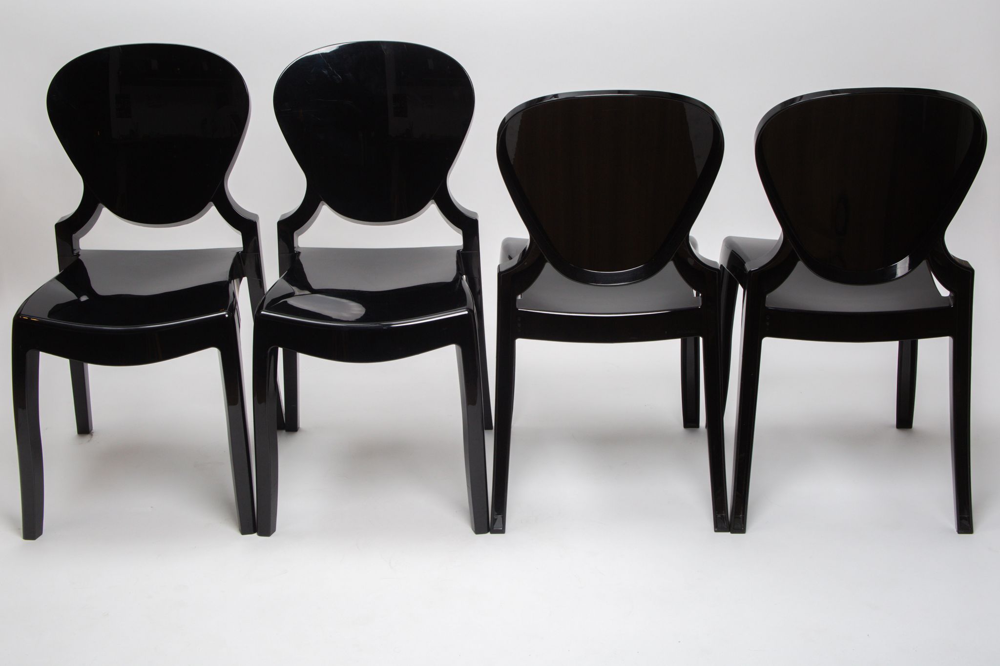 Ensemble de 4 chaises noires design Queen de Claudio Dondoli et Marco Pocci