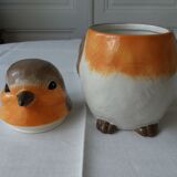 Covered jar jar jar in the shape of a bird