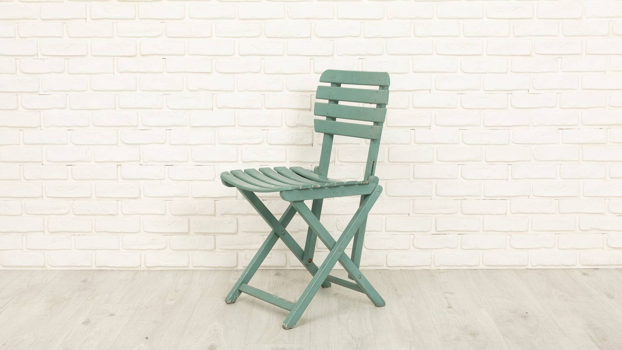 Salon de jardin en bois bleu