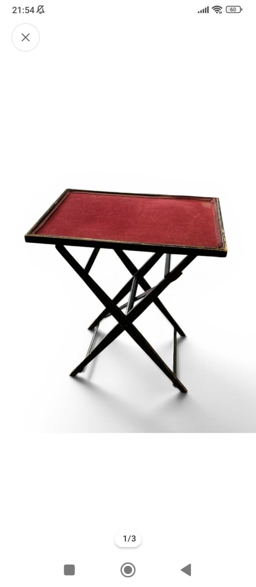Table pliante en bois teinté, plat recouvert de feutrine rouge thonet