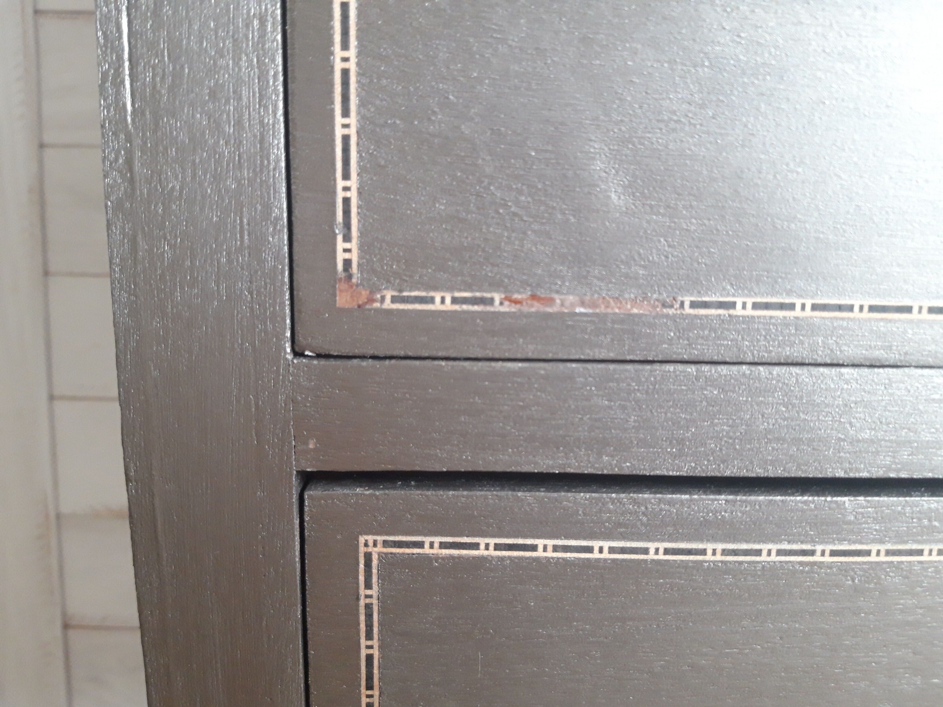 Antique chest of drawers