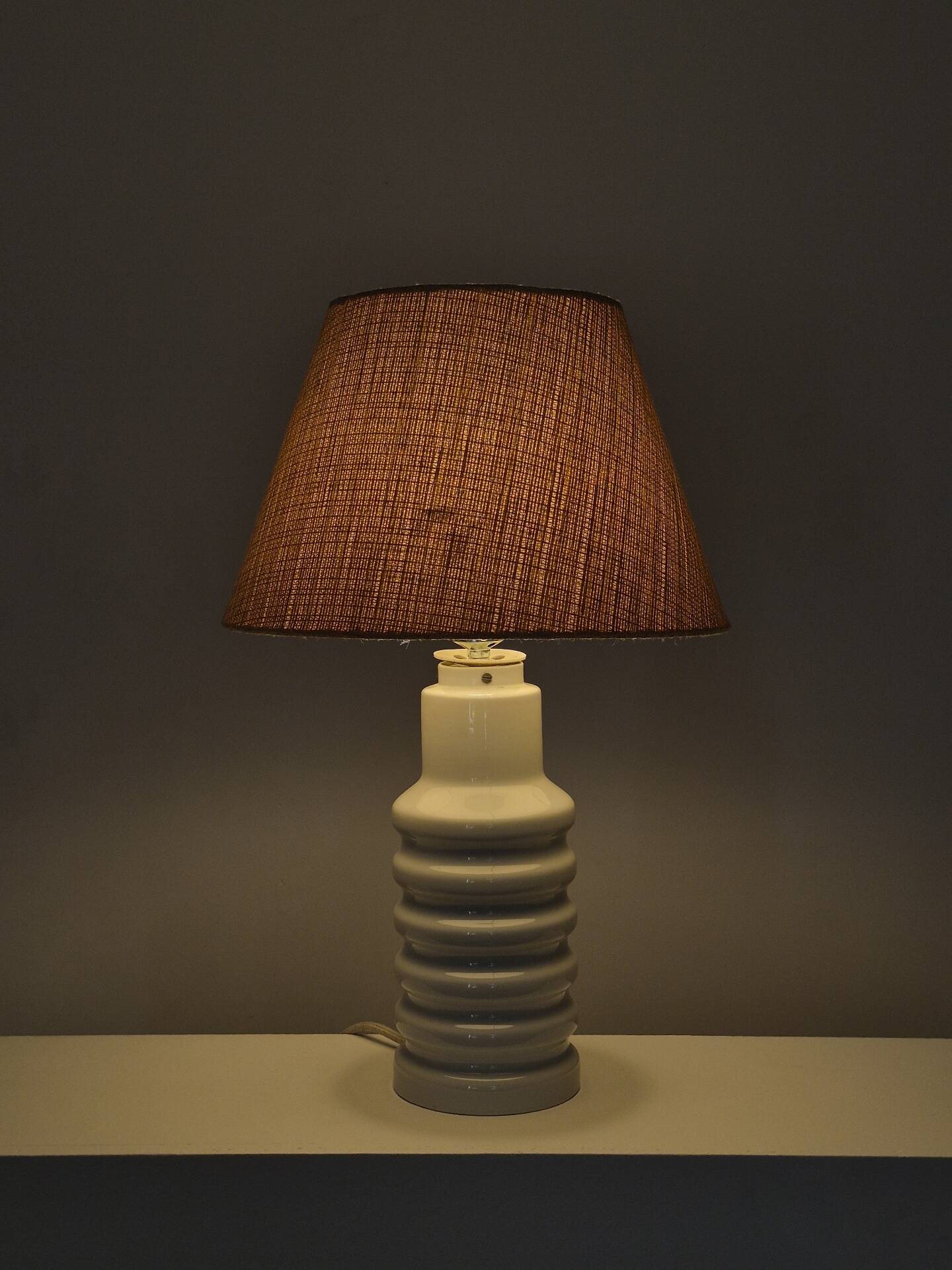Lampe de table en porcelaine vintage des années 1970 GDR.