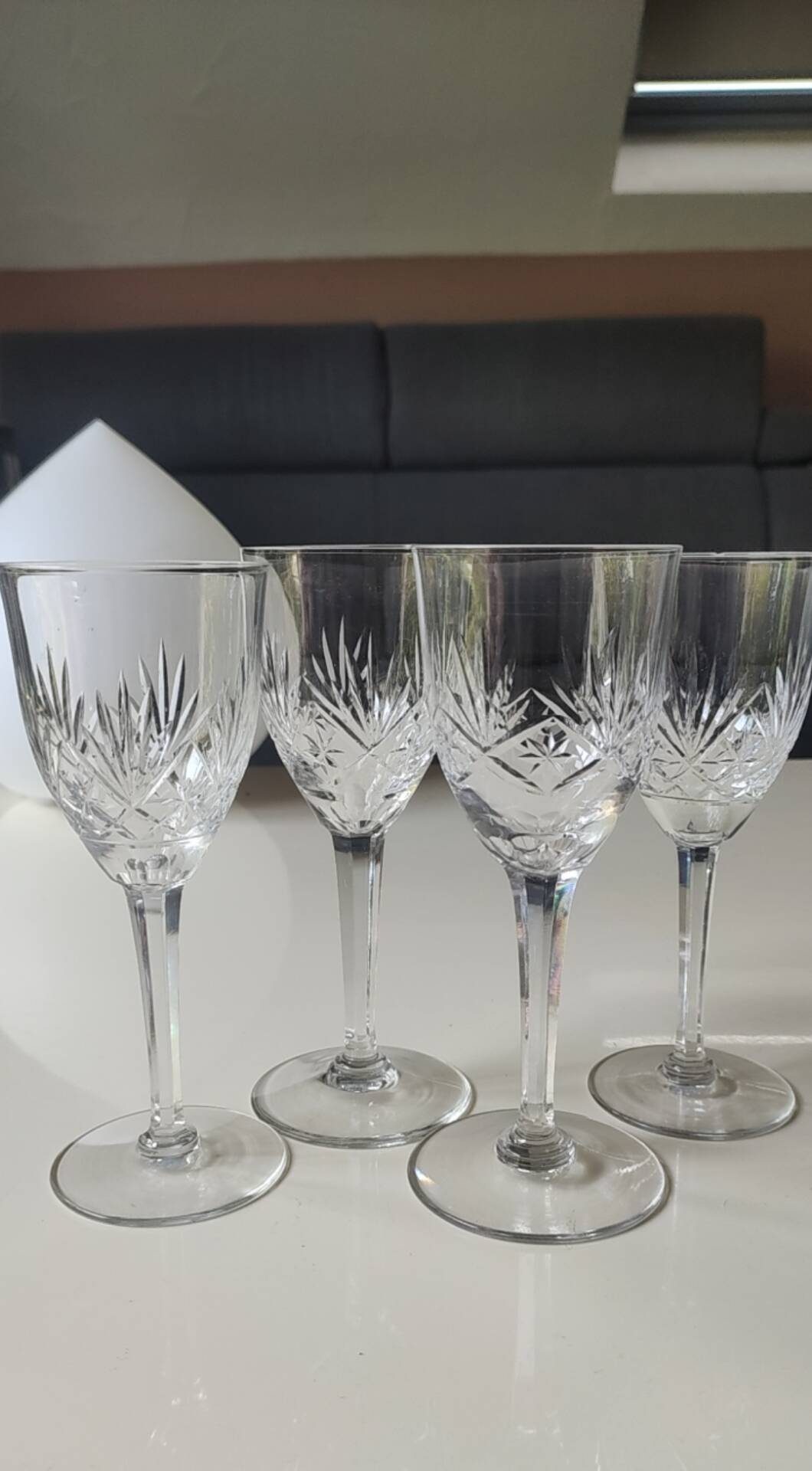 Lot of 7 x crystal glasses. Star/palmette decoration in St Louis style.