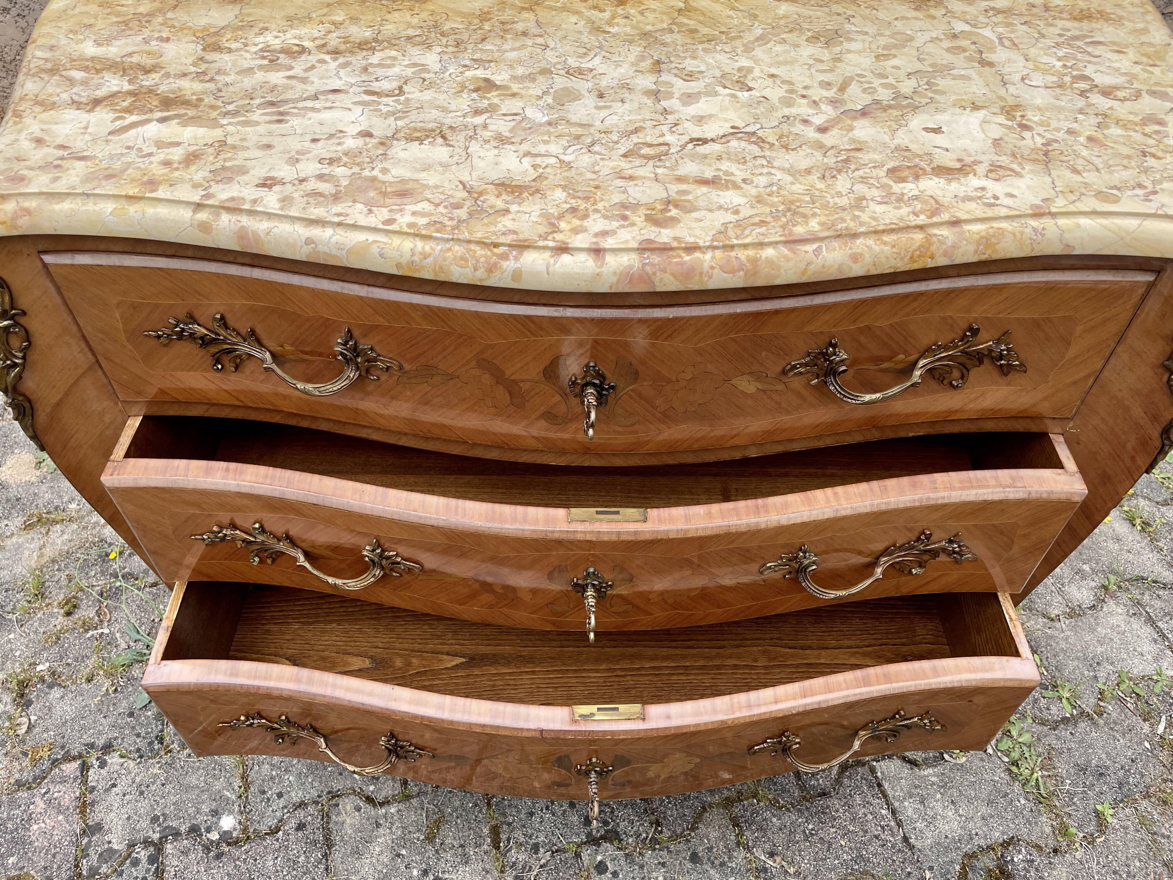 Louis XV style commode in marquetry, 20th century.