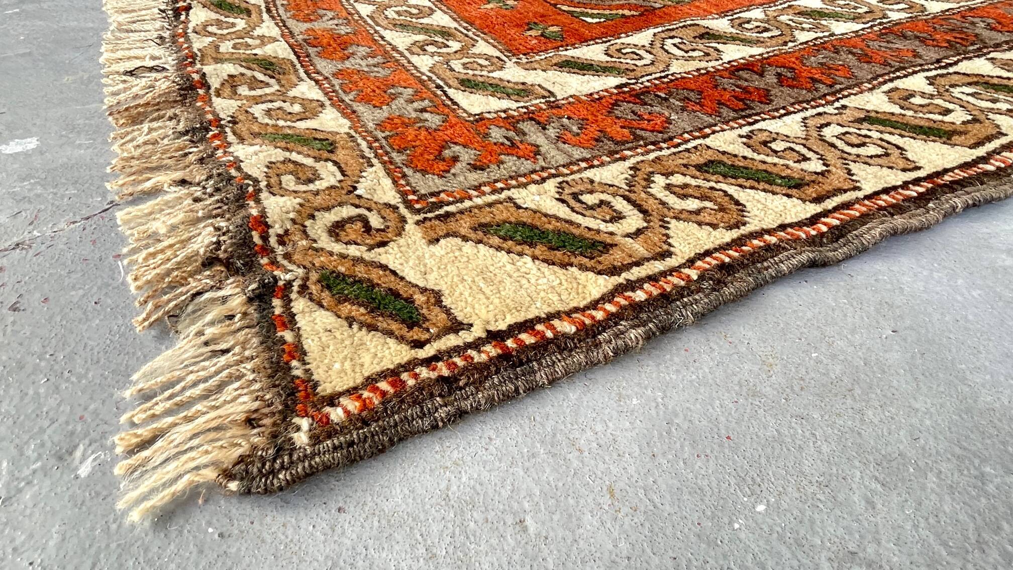 Vintage pure wool handcrafted oriental rug - 143cm x 208cm