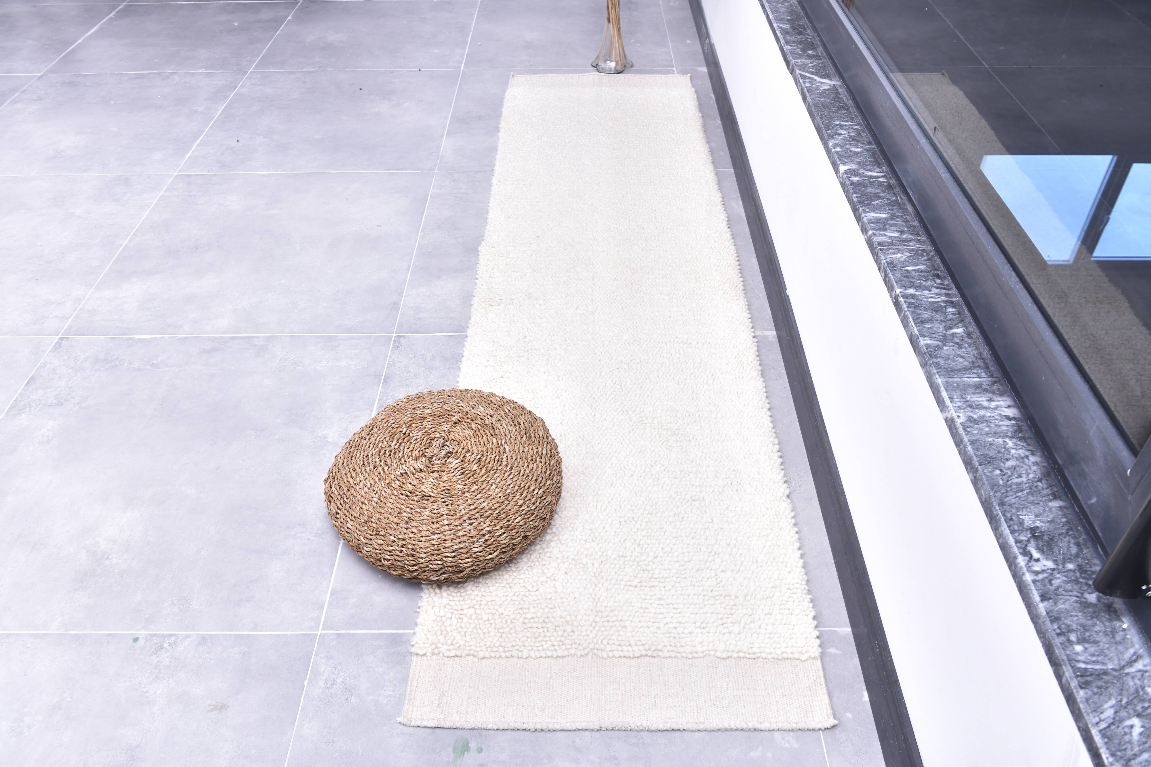 Tapis de couloir vintage en laine fait main blanc 2x8, 67x246 cm