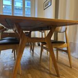 Extensible table Made.com model Jenson for 6 to 8 people.