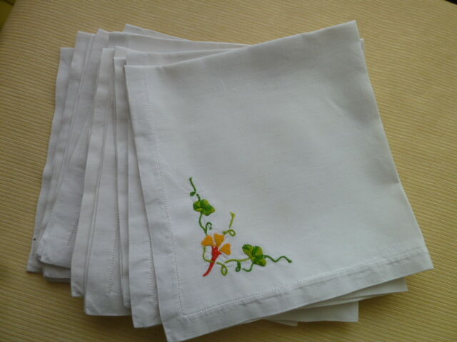 Set of 6 napkins in white linen embroidery in an angle