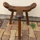Tabouret tripode brutaliste