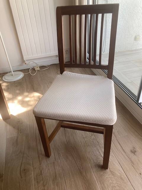 Teak dining table and its 6 chairs.
