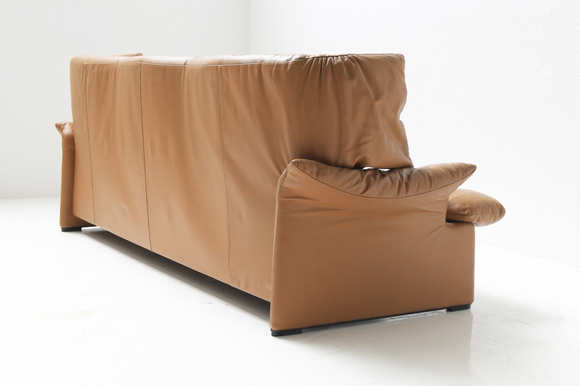 Portovenere sofa in original leather by Vico Magistretti for Cassina