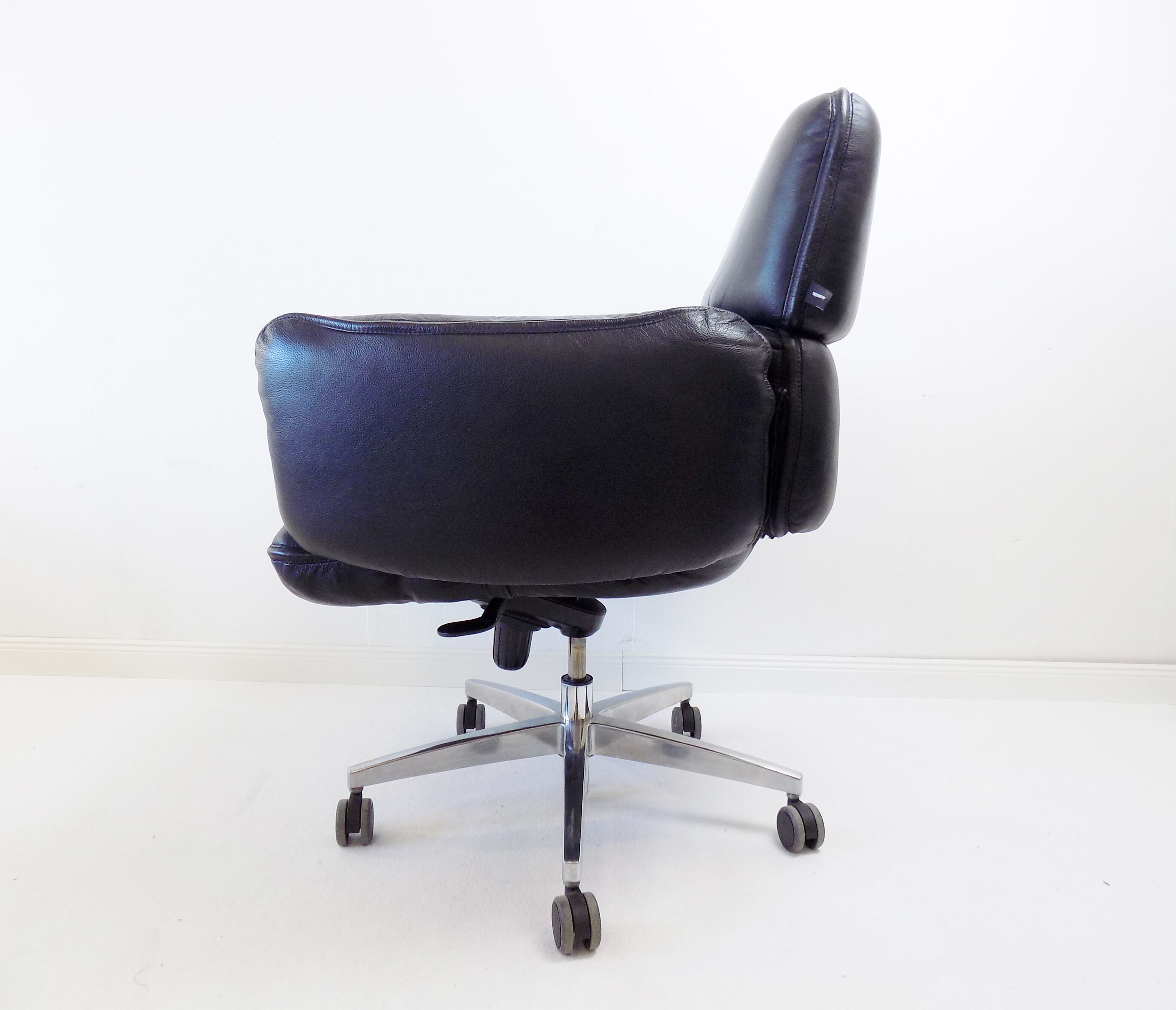 Otto Zapf office leather armchair for top star