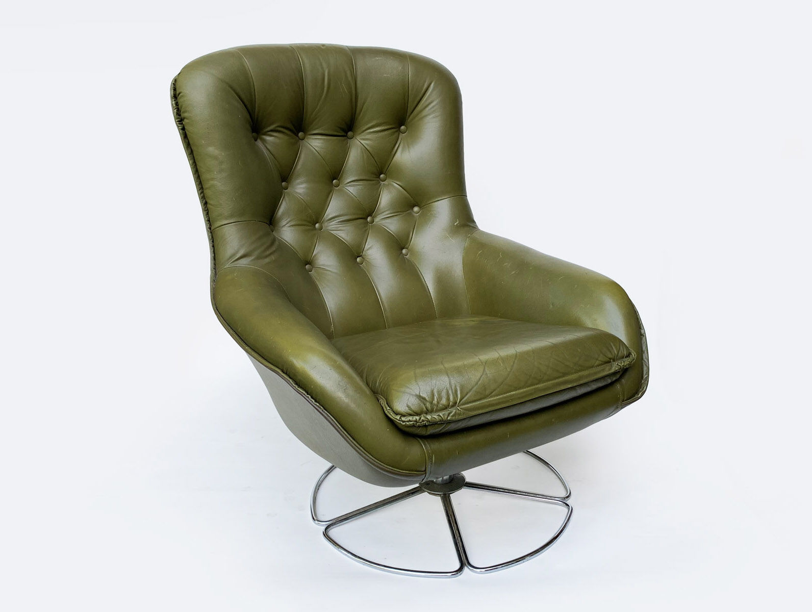 Swivel armchair in olive green leather 1970s