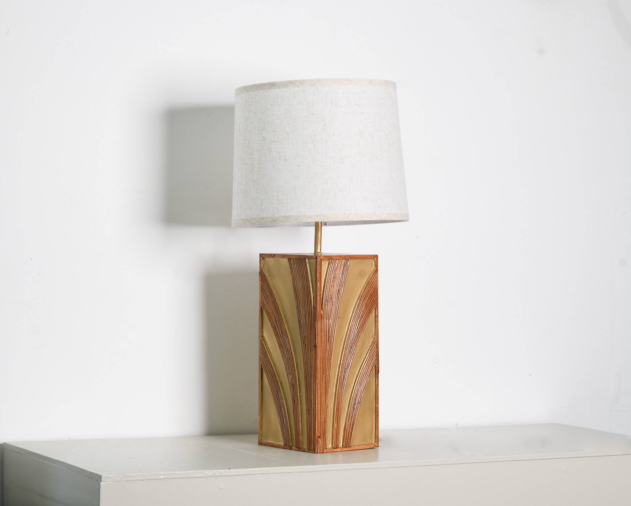 Lampe de table en rotin fabriquée à la main