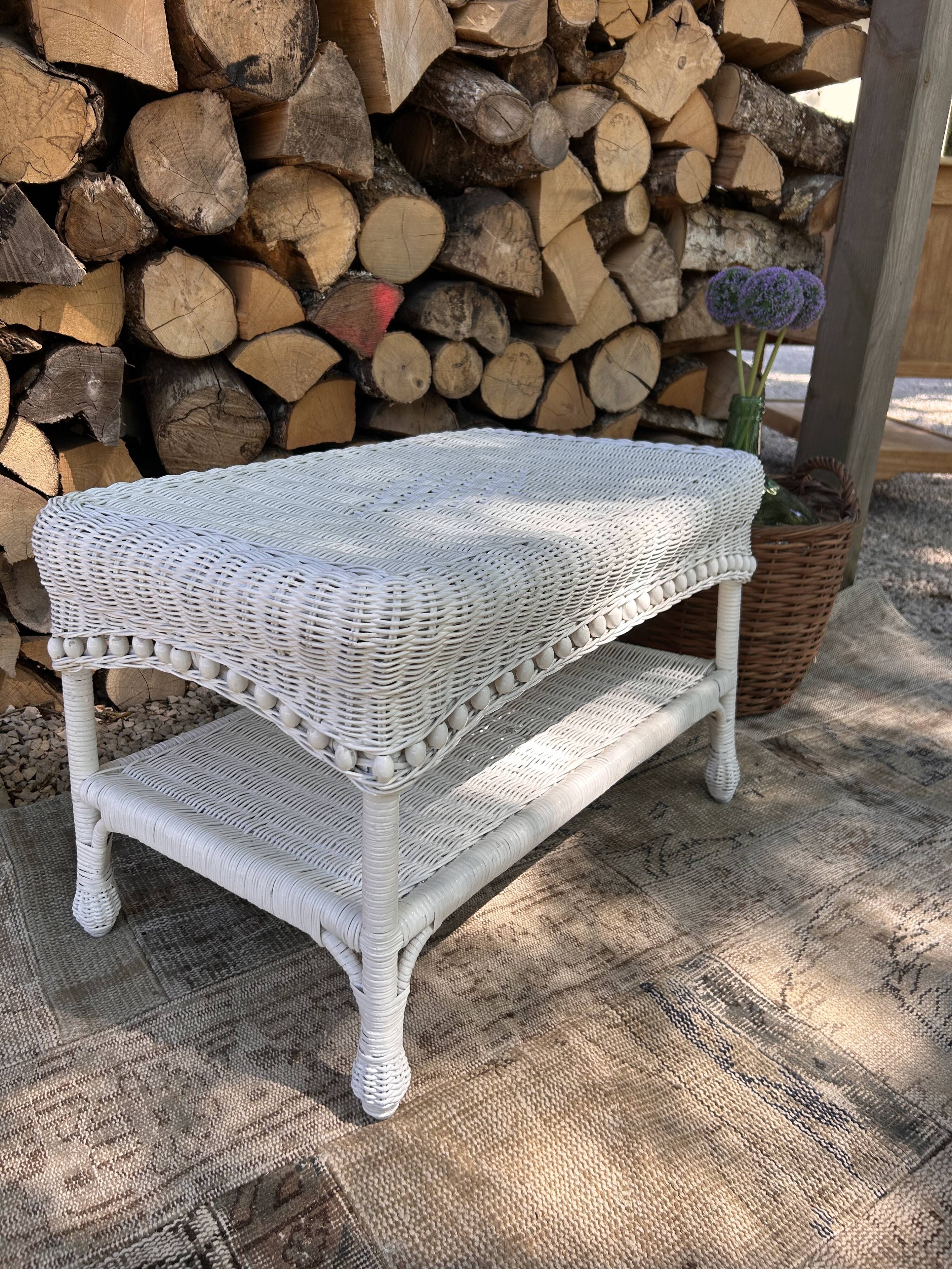 Table basse osier vintage blanche